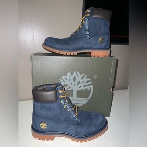 Timberland 6in Navy boots size Mens 9.